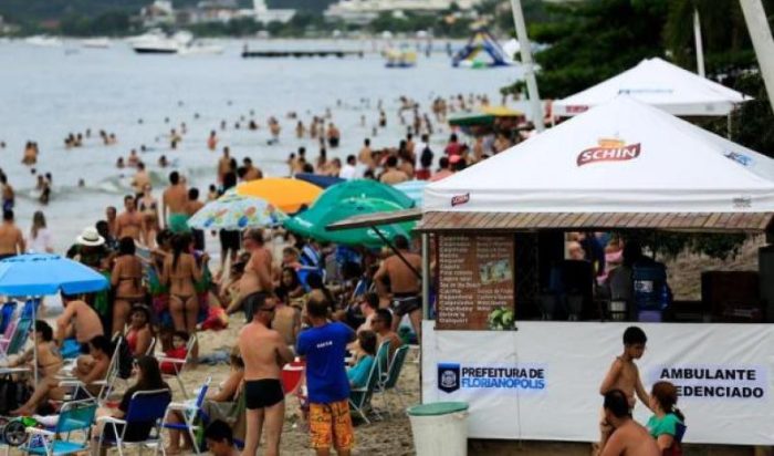 Verão 2026/2027: Florianópolis abre inscrições para ambulantes nas praias
