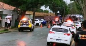 Homem armado invade creche e faz crianças reféns em Curitiba