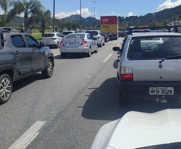 Motociata bloqueia Via Expressa em Florianópolis