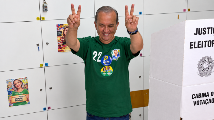 Jorginho Mello vota em Herval d’Oeste neste domingo