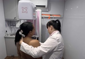 Outubro Rosa: carretas de SC fazem 25 mil exames