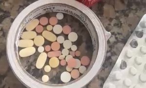 VÍDEO: asilo é interditado com comida e remédios vencidos em SC