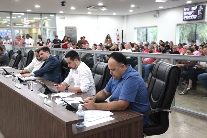 Câmara de Blumenau freia projeto da Prefeitura e exige dados do ISSBLU