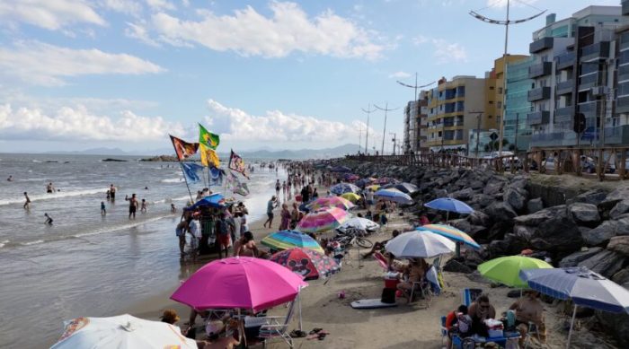 Quer trabalhar nas praias de Navegantes? Veja como se tornar ambulante