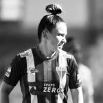 Kelly Becker confirma lesão no joelho e só volta aos gramados em 2027