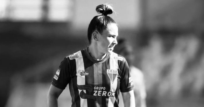 Kelly Becker confirma lesão no joelho e só volta aos gramados em 2027
