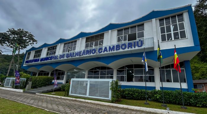 Balneário Camboriú abre vagas com salários de até R$ 4,2 mil