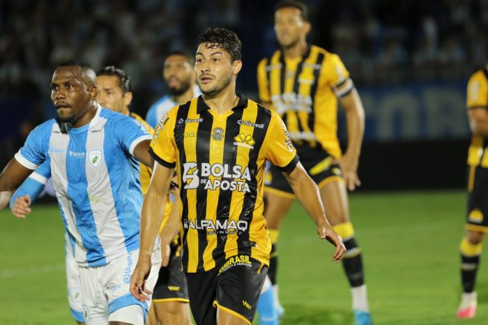 Criciúma vence mais uma fora de casa a sobe para a 4ª colocação na série B