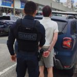 Filho é preso após agredir a mãe ao tentar usar drogas em casa