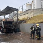 Caminhão-tanque pega fogo e deixa trabalhador ferido em Criciúma