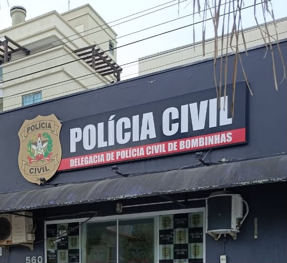 Operação contra furtos revela celulares e meio quilo de cocaína