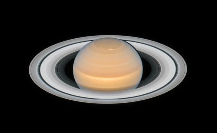 Saturno brilha no céu; saiba como observar