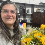 Após casamento de 39 anos, mulher foge com fortuna que marido guardava