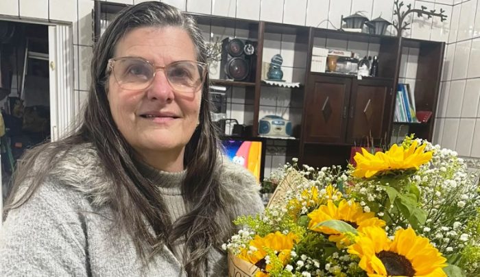 Após casamento de 39 anos, mulher foge com fortuna que marido guardava