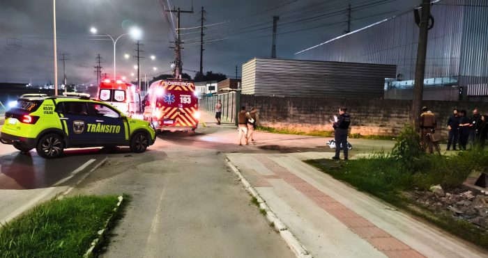 Ciclista de 34 anos morre atropelado por caminhão em cruzamento