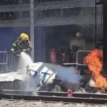 Avião cai no metrô e piloto morre carbonizado