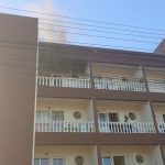 Moradora sofre queimaduras após incêndio em kitnet