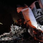 Grave acidente entre três caminhões deixa um morto na BR-282