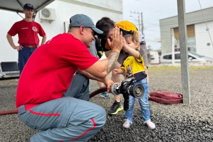 Quartéis dos Bombeiros de SC abrem as portas para crianças neste sábado