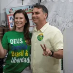 Flávio Bolsonaro vota no Rio de Janeiro
