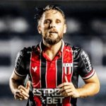 Jogador catarinense desmaia durante treino e está em estado grave