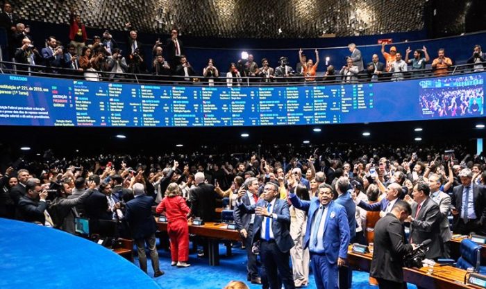 Por 75 votos contra apenas um, Senado aprova fim da escala 6×1