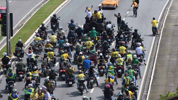 Motociata em apoio a Flávio Bolsonaro percorre Florianópolis