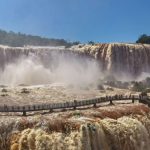 Cataratas do Iguaçu registram maior vazão do ano e têm passarela interditada