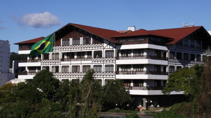 Débito com o ISSBLU: Prefeitura enfrenta prazo para pagar R$ 43 milhões