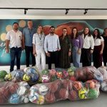Projeto transforma 3,5 toneladas de plástico em 272 bolas para crianças