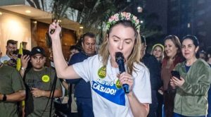 Julia Zanatta explica comemoração com chicote após votação recorde